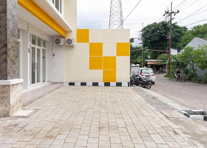 RedDoorz Syariah @ Kebraon Hotel Surabaya