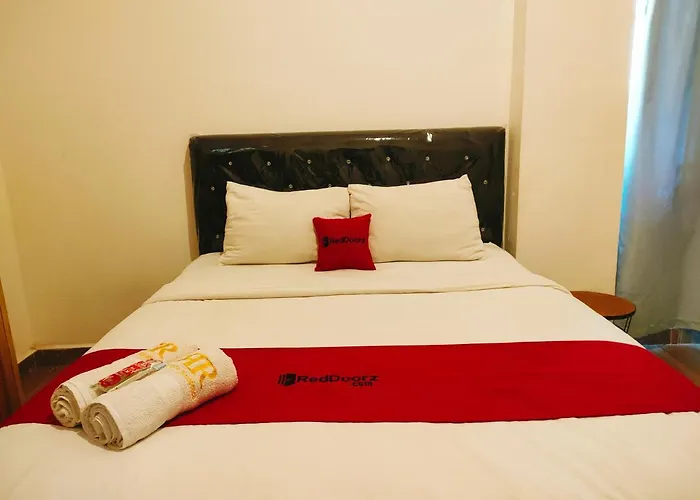 RedDoorz At Sukomanunggal Surabaya